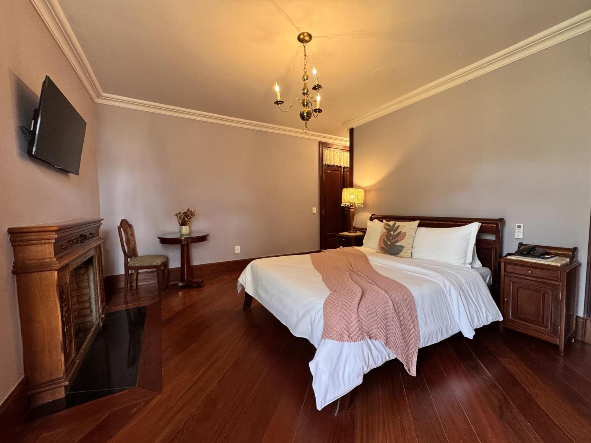 Aroso Paco Hotel Педра-Азул Экстерьер фото A room at the hotel